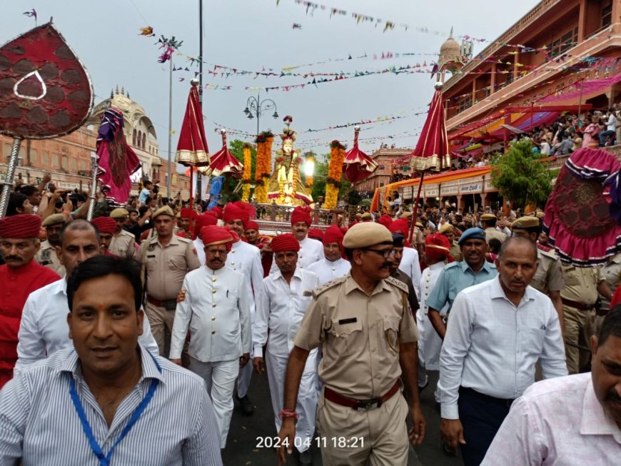 गणगौर की लोकधुनों के साथ निकली गणगौर माता की सवारी